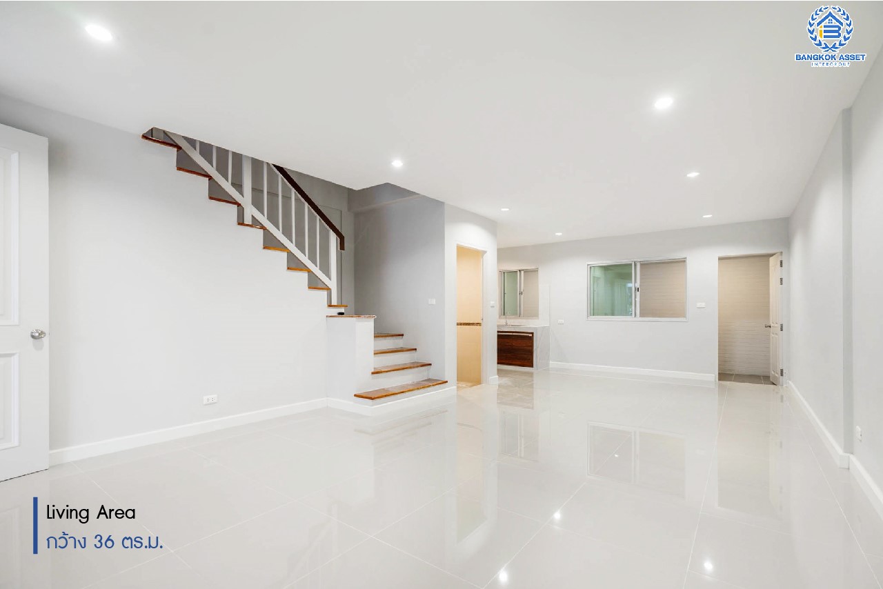 บ้านมือสองตกแต่งใหม่ แบรนด์หรู Sansiri โครงการ พลัสซิตี้พาร์ค งามวงศ์วาน25 ทาวน์โฮม 3 ชั้น ใจกลางเมือง เนื้อที่ 21.3 ตร.ว. ฟังก์ชันพร้อม 3 ห้องนอน 3 ห้องน้ำ จอดรถได้ 2 คัน บนทำเลศักยภาพ เข้า-ออกได้ 3 เส้นทาง ใกล้แหล่ง Community ชั้นนำ เดอะมอลล์งามวงศ์วาน ทางด่วน "งามวงศ์วาน" และรถไฟฟ้า "สถานีศูนย์ราชการนนทบุรี"